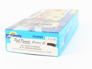 HO Scale Athearn Rail Runner 182 TP Texas & Pacific 50' Plug Door Box Car #3623