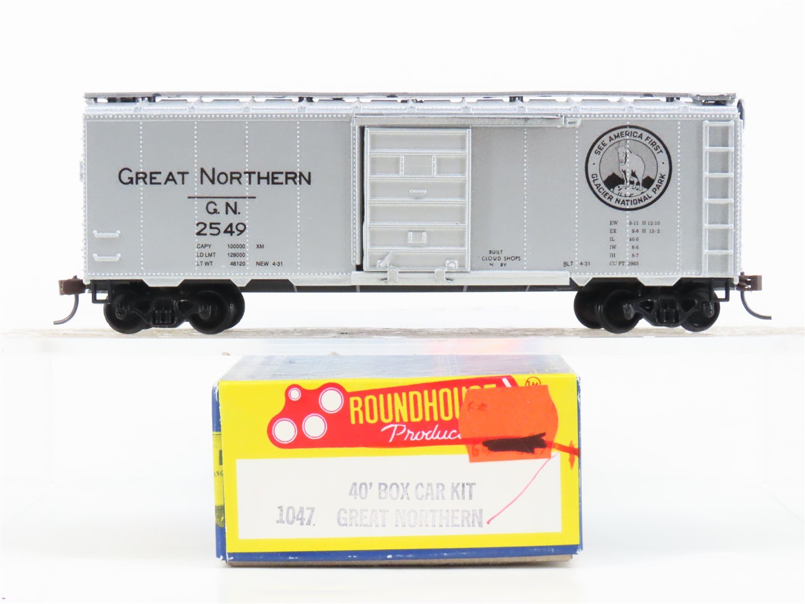 HO Roundhouse 1047 GN Great Northern Glacier National Park 40' Box Car #2549