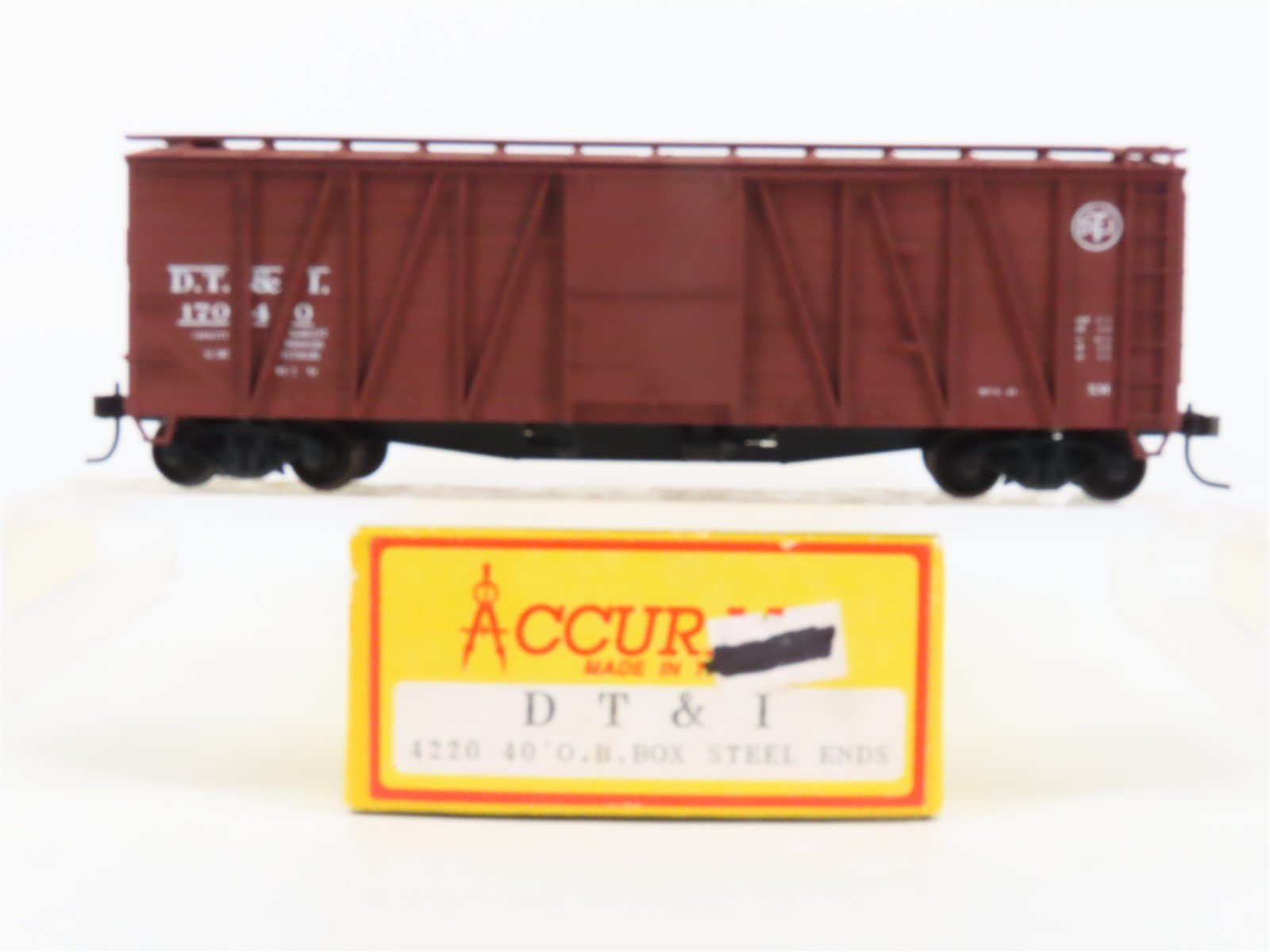 HO Scale Accurail 4220 DT&I Detroit Toledo & Ironton 40' OB Wood Box Car #17040