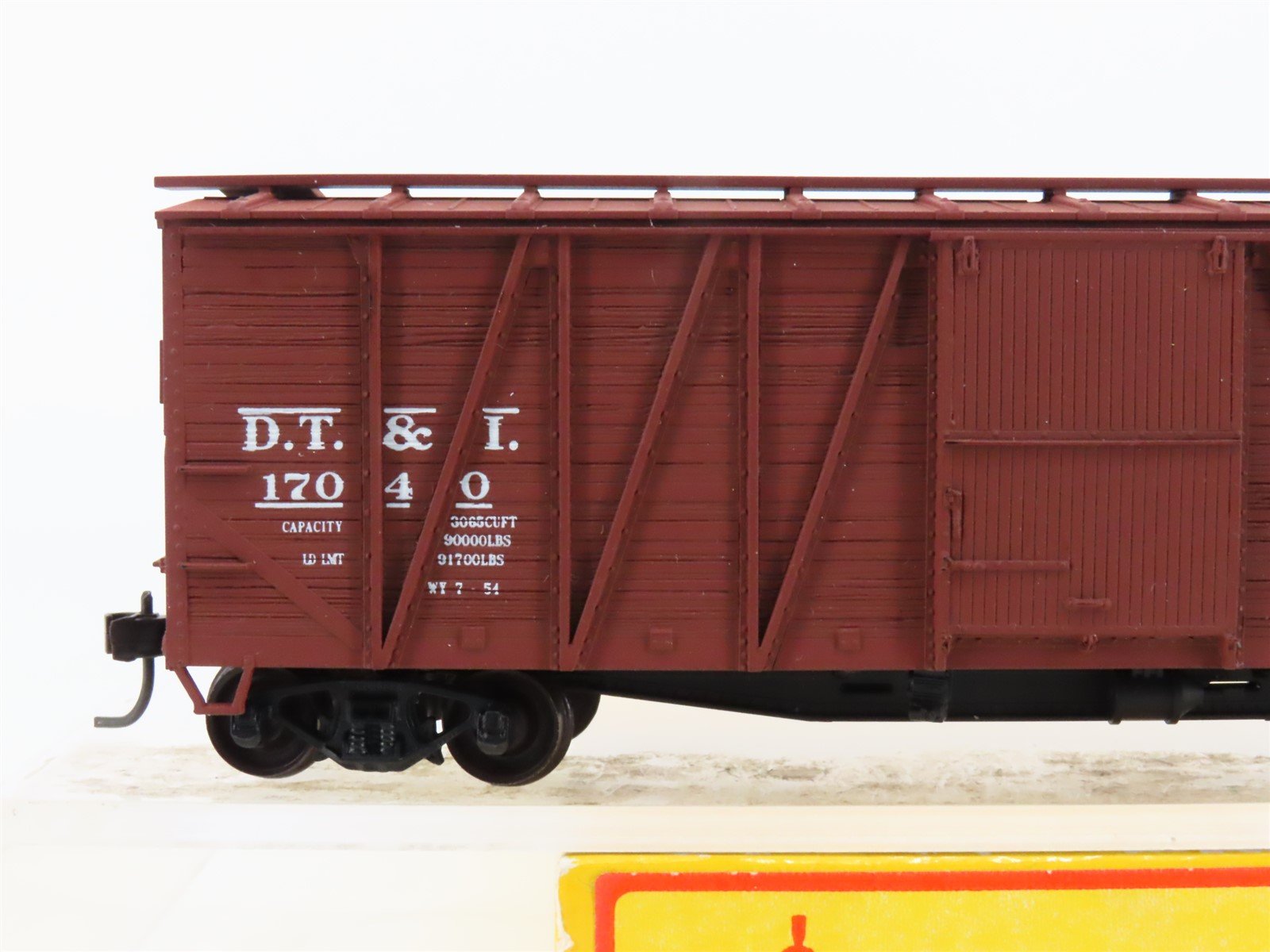 HO Scale Accurail 4220 DT&I Detroit Toledo & Ironton 40' OB Wood Box Car #17040