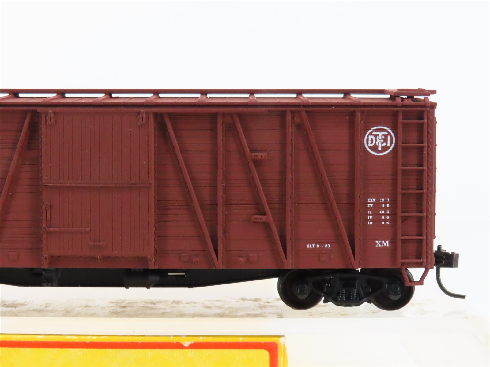 HO Scale Accurail 4220 DT&I Detroit Toledo & Ironton 40' OB Wood Box Car #17040