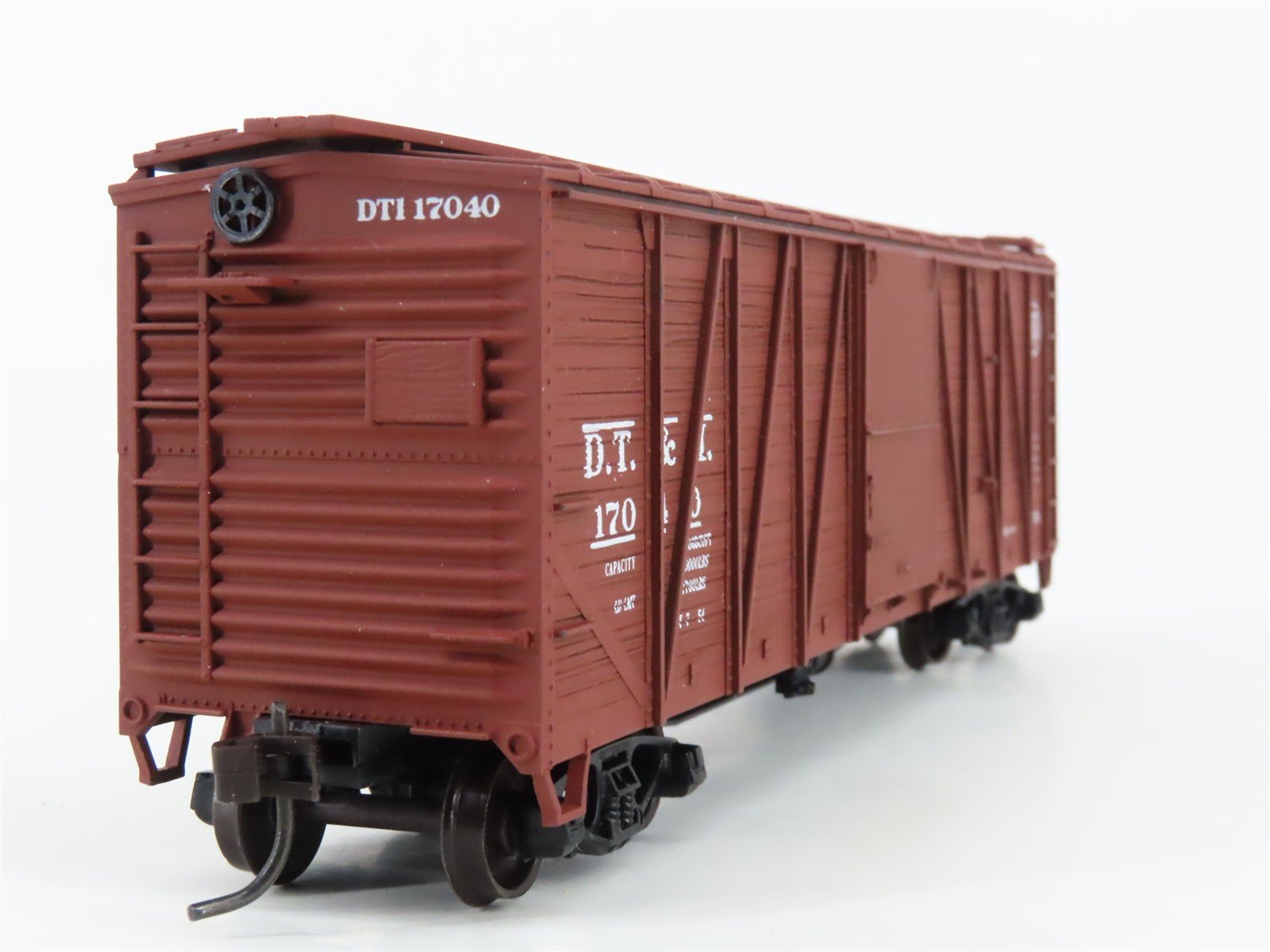 HO Scale Accurail 4220 DT&I Detroit Toledo & Ironton 40' OB Wood Box Car #17040