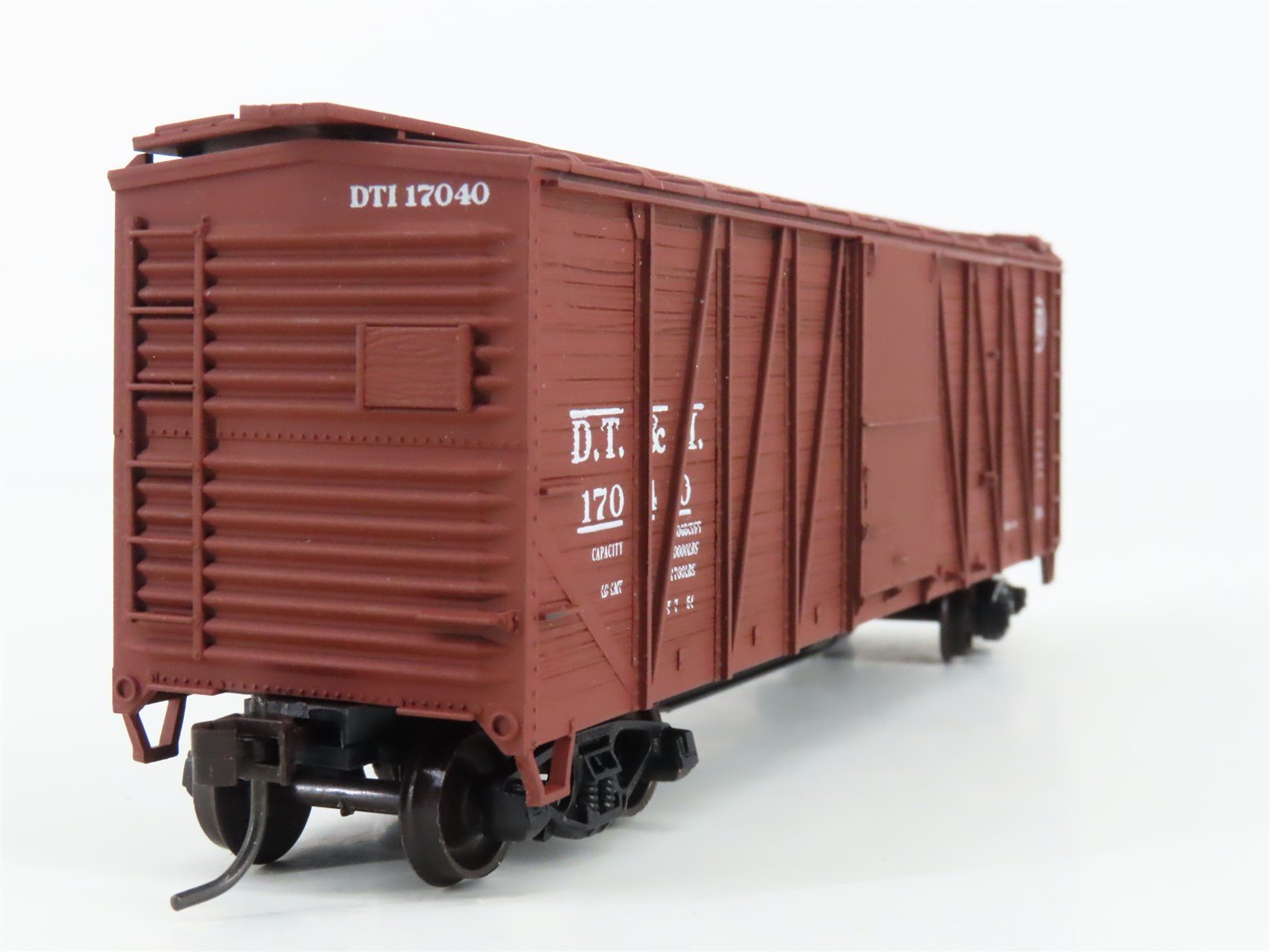 HO Scale Accurail 4220 DT&I Detroit Toledo & Ironton 40' OB Wood Box Car #17040