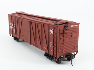 HO Scale Accurail 4220 DT&I Detroit Toledo & Ironton 40' OB Wood Box Car #17040