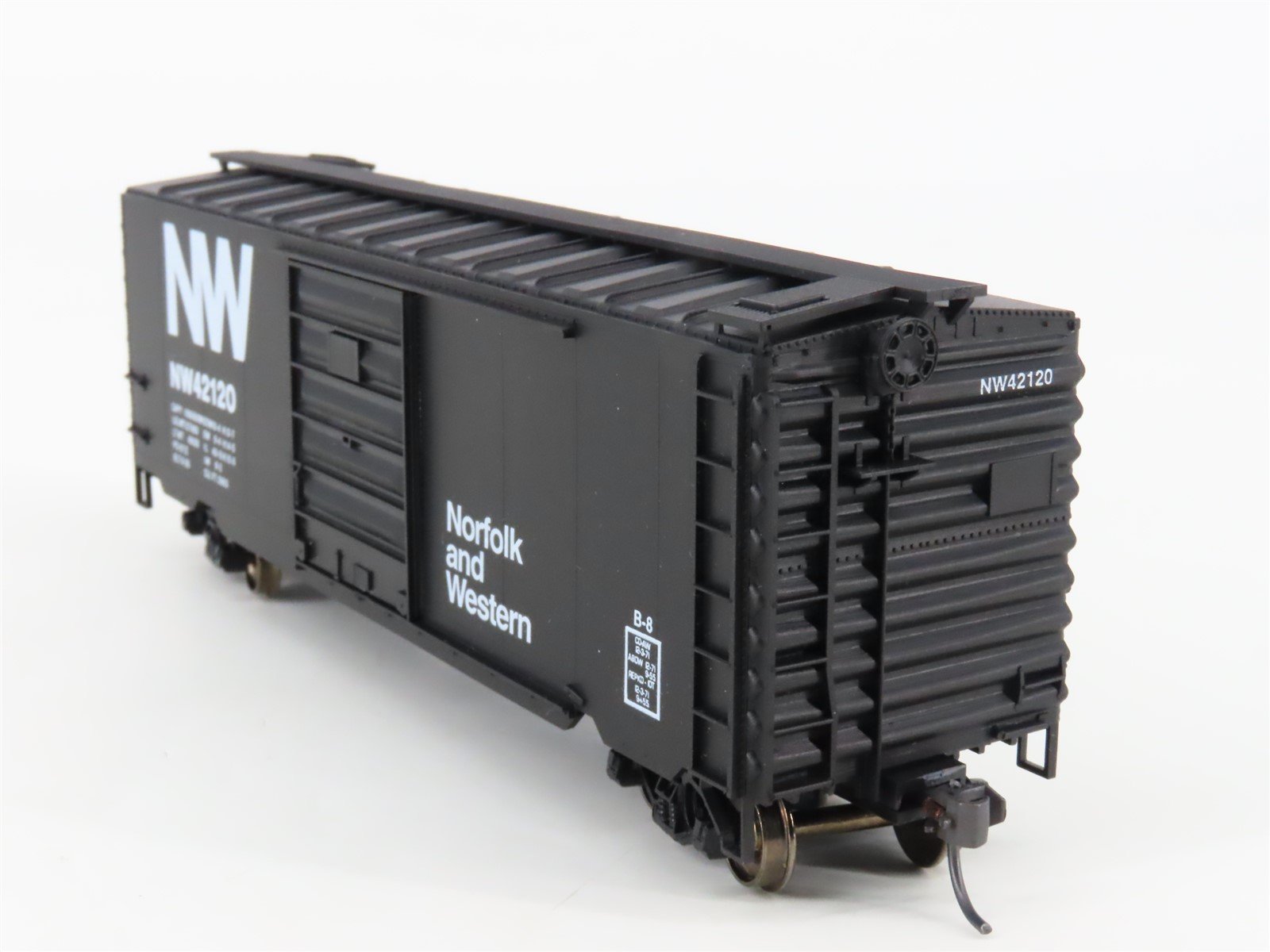 HO Scale Accurail 3415 N&W Norfolk & Western 40' PS-1 Box Car #42120 - Upgraded