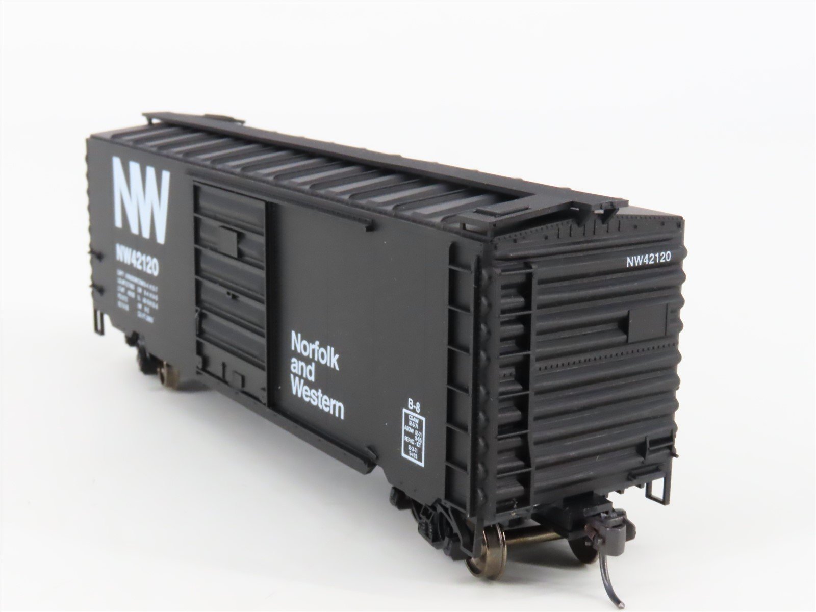 HO Scale Accurail 3415 N&W Norfolk & Western 40' PS-1 Box Car #42120 - Upgraded