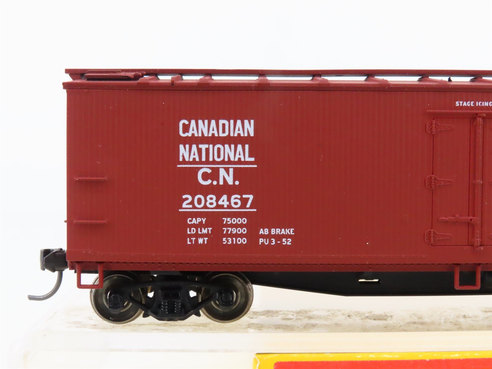 HO Scale Accurail 4807 CN Canadian National 40' Wood Reefer #208467 - Upgraded