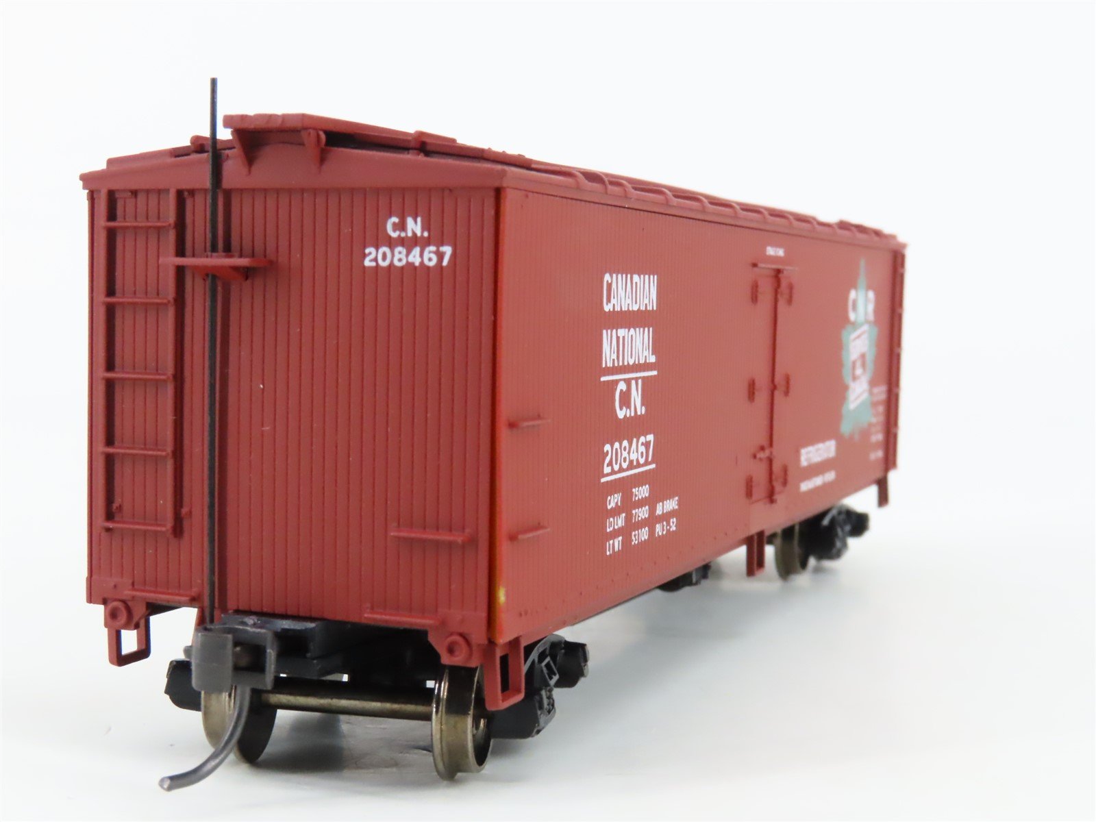 HO Scale Accurail 4807 CN Canadian National 40' Wood Reefer #208467 - Upgraded