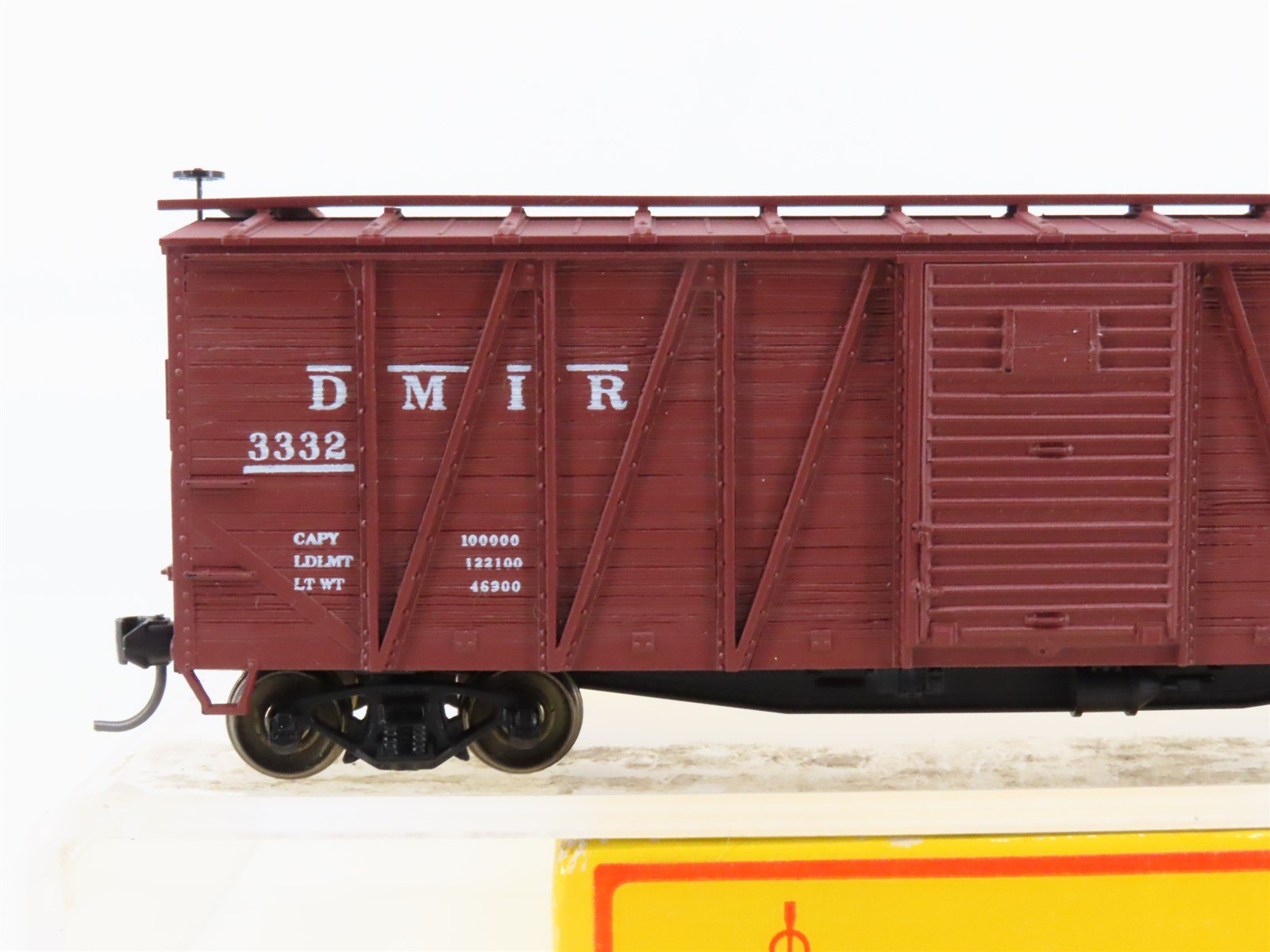 HO Scale Accurail 4406 DM&IR Missabe Road 40' OB Wood Box Car #3332 - Upgraded