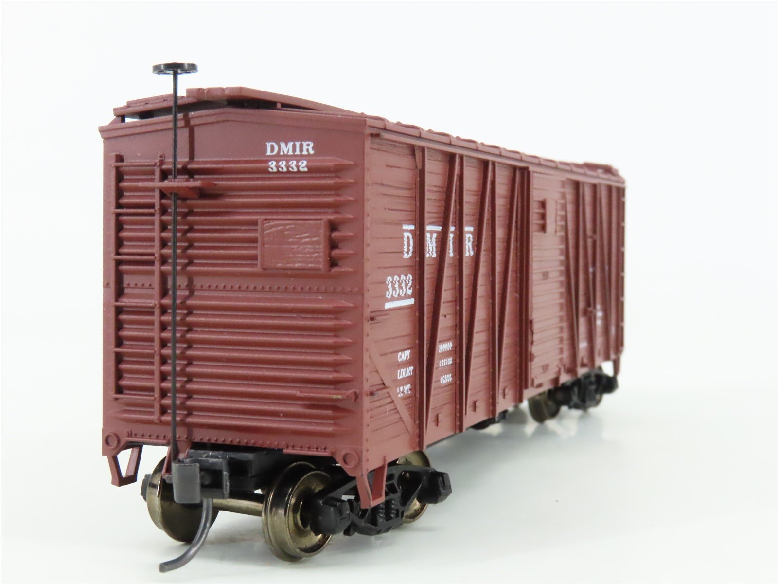 HO Scale Accurail 4406 DM&IR Missabe Road 40' OB Wood Box Car #3332 - Upgraded