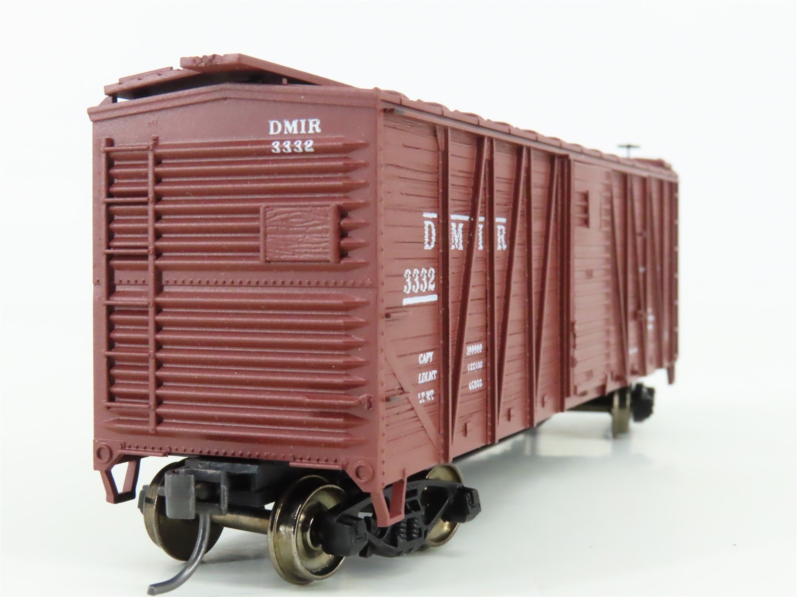 HO Scale Accurail 4406 DM&IR Missabe Road 40' OB Wood Box Car #3332 - Upgraded