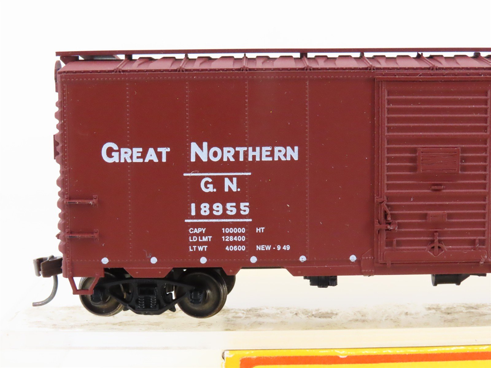 HO Scale Accurail 3215 GN Great Northern 40' AAR Steel Box Car #18955 - Upgraded