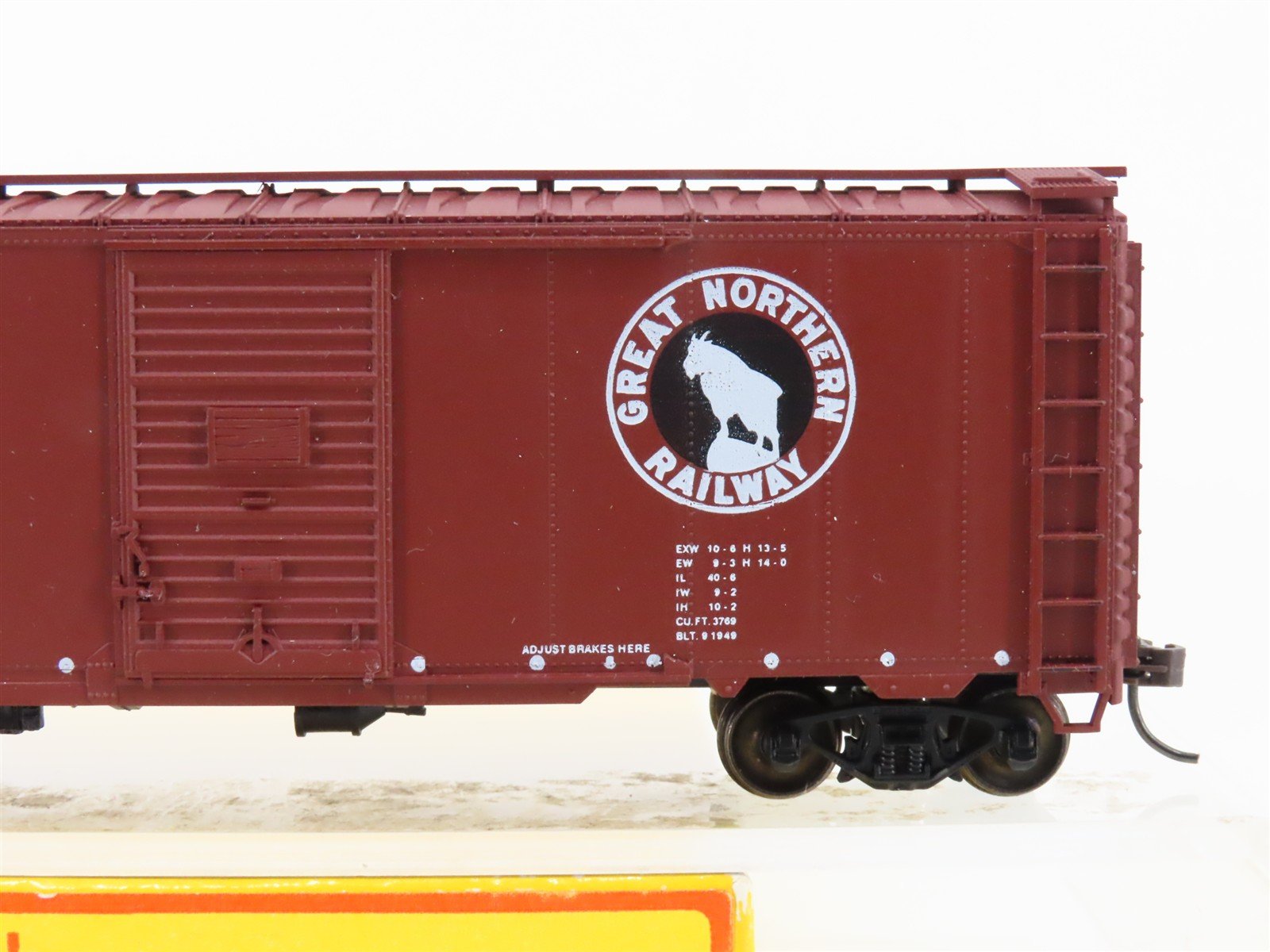 HO Scale Accurail 3215 GN Great Northern 40' AAR Steel Box Car #18955 - Upgraded
