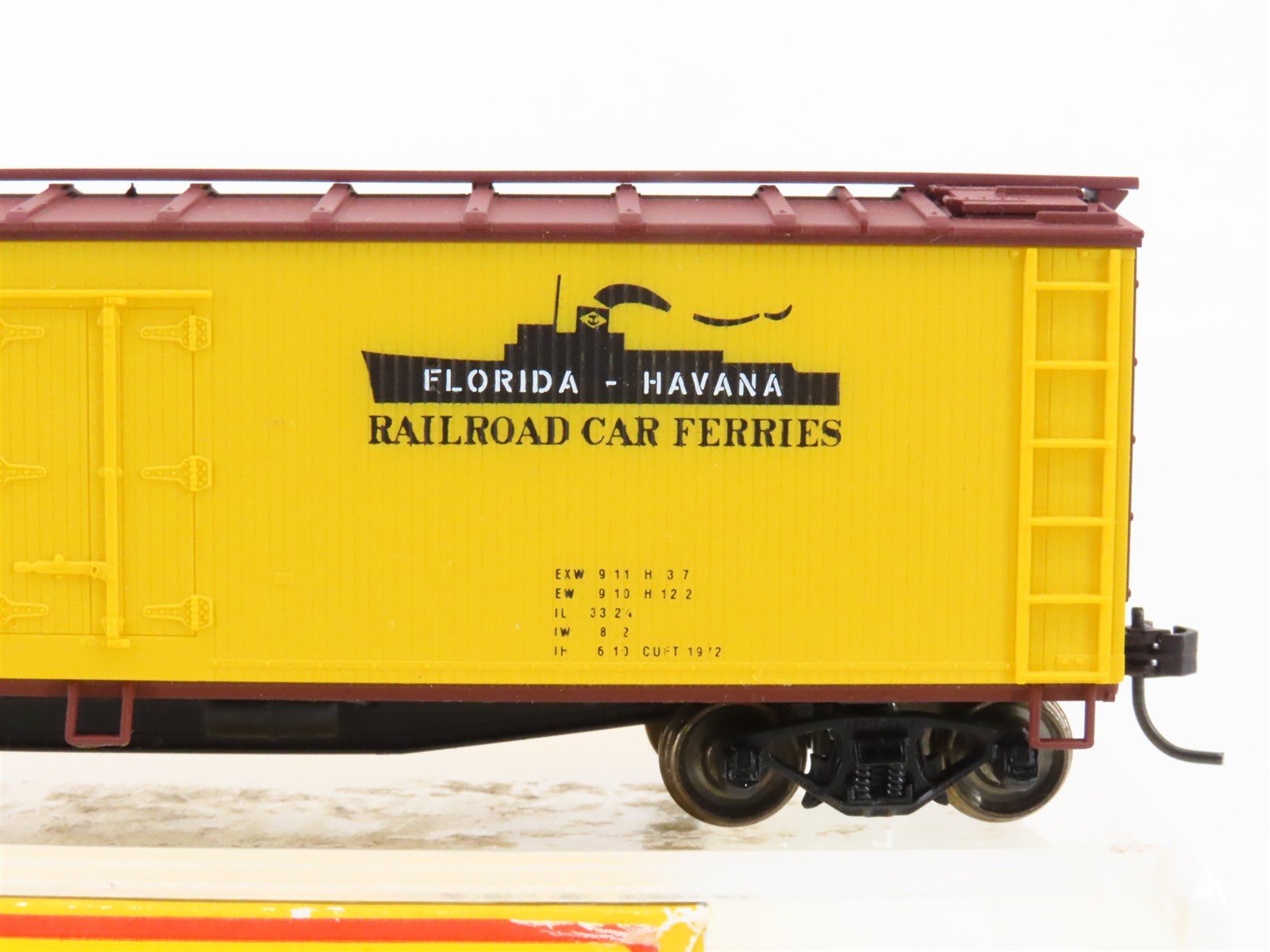 HO Scale Accurail 4806 WIF West India Fruit 40' Wood Reefer #724 - Upgraded