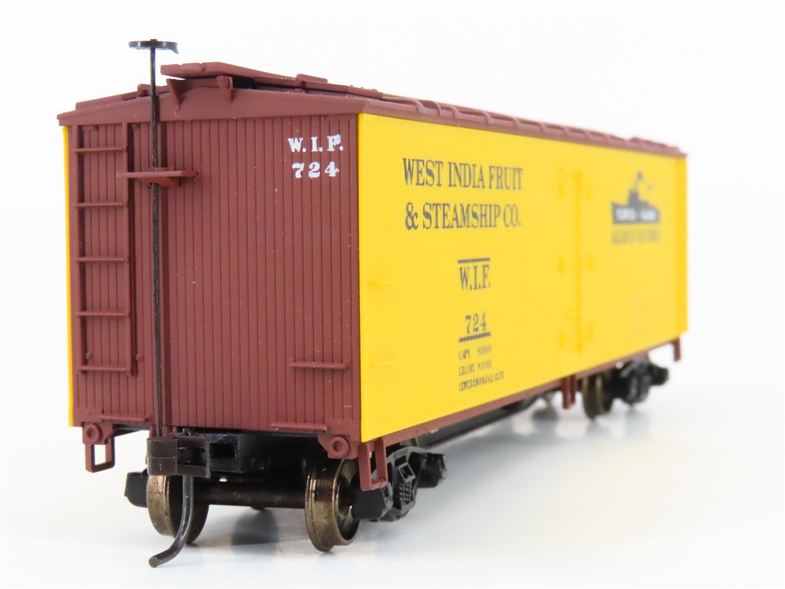 HO Scale Accurail 4806 WIF West India Fruit 40' Wood Reefer #724 - Upgraded