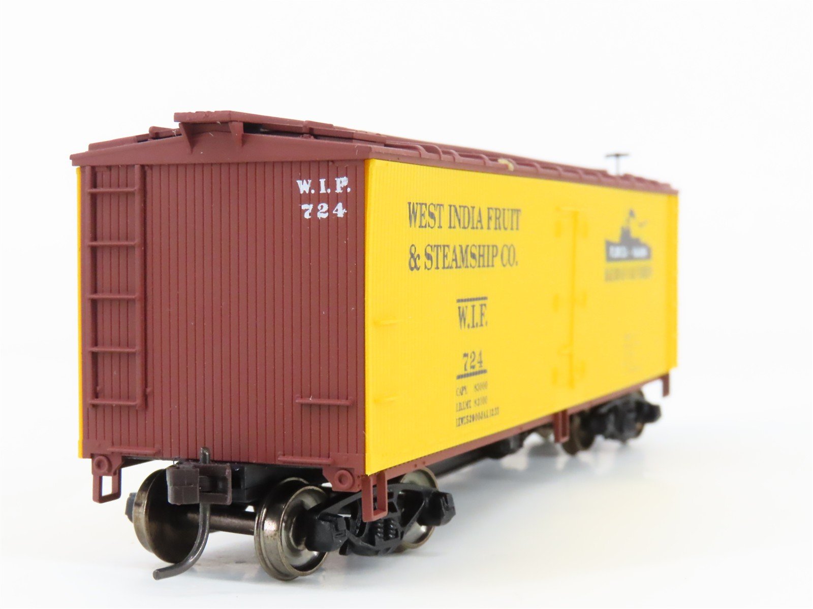 HO Scale Accurail 4806 WIF West India Fruit 40' Wood Reefer #724 - Upgraded