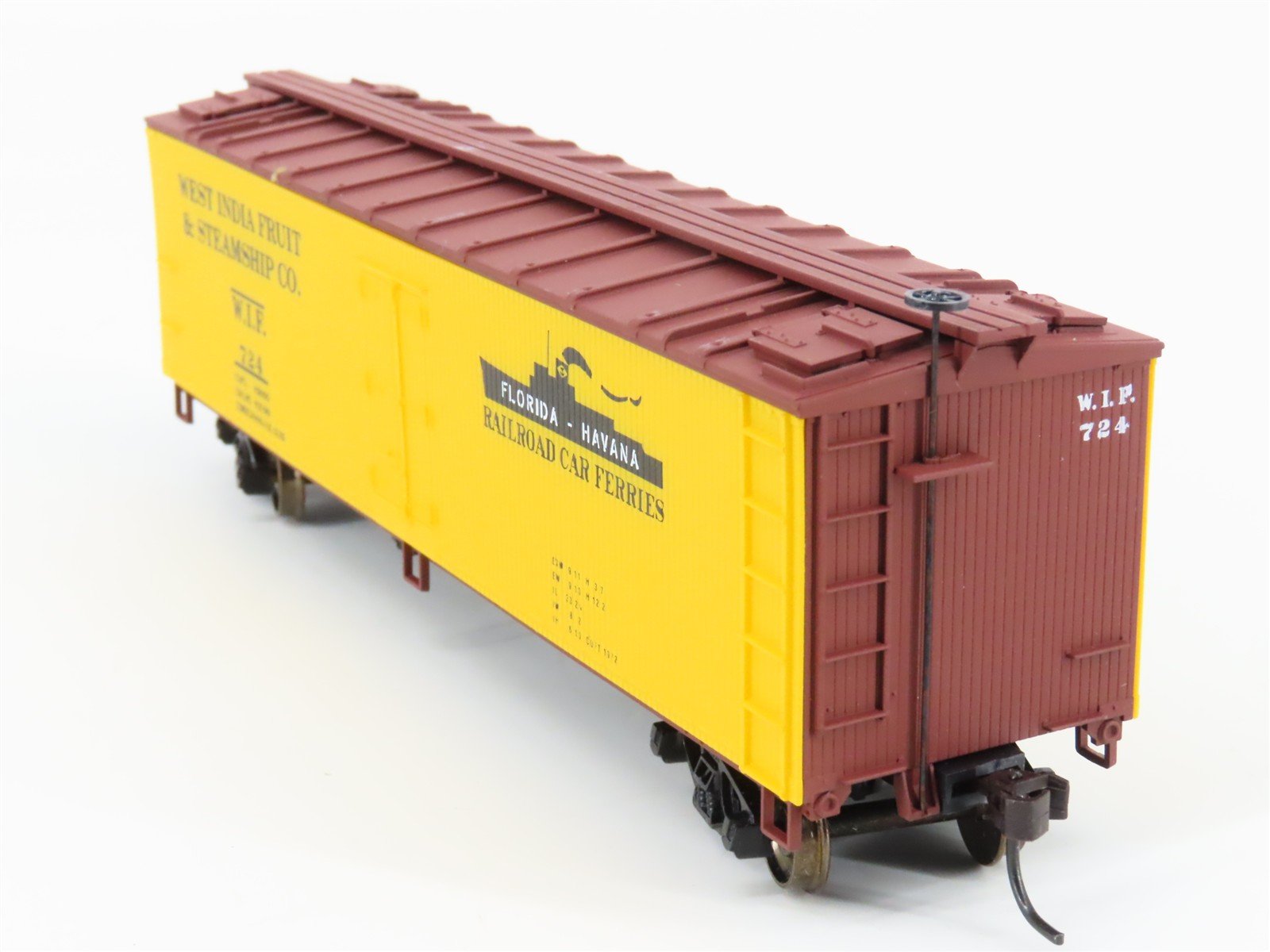 HO Scale Accurail 4806 WIF West India Fruit 40' Wood Reefer #724 - Upgraded