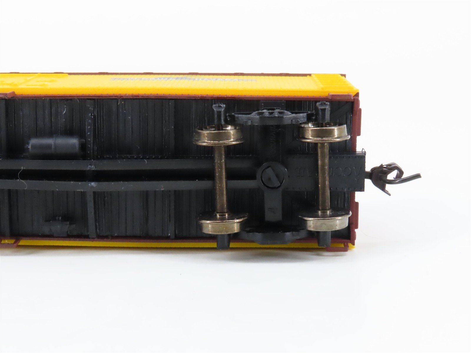 HO Scale Accurail 4806 WIF West India Fruit 40' Wood Reefer #724 - Upgraded