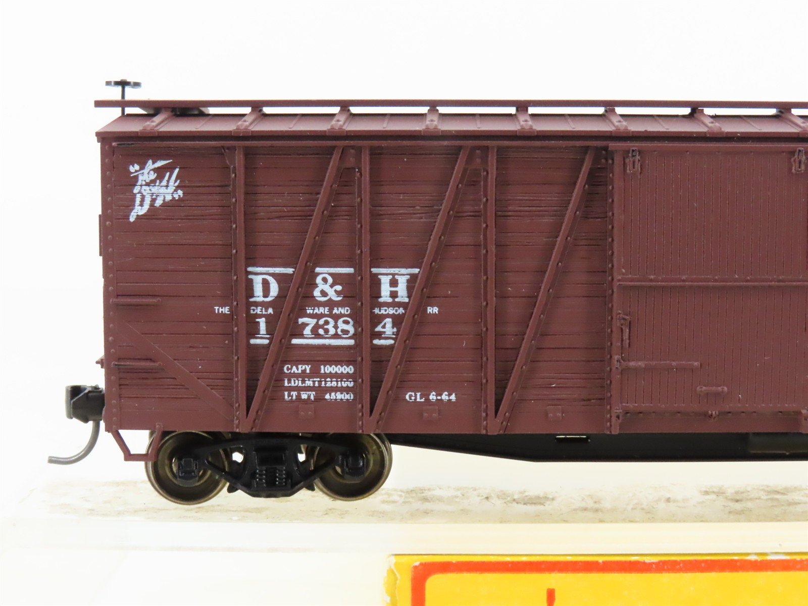 HO Accurail 4202 D&H Delaware & Hudson 40' OB Wood Box Car #17384 - Upgraded