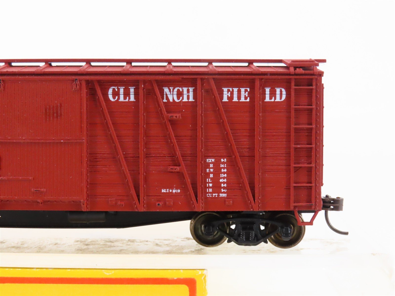 HO Scale Accurail 4212 CRR Clinchfield 40' OB Wood Box Car #8009 - Upgraded
