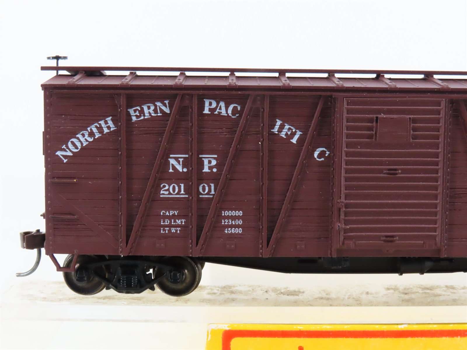 HO Scale Accurail 4403 NP Northern Pacific 40' OB Wood Box Car #20101 - Upgraded