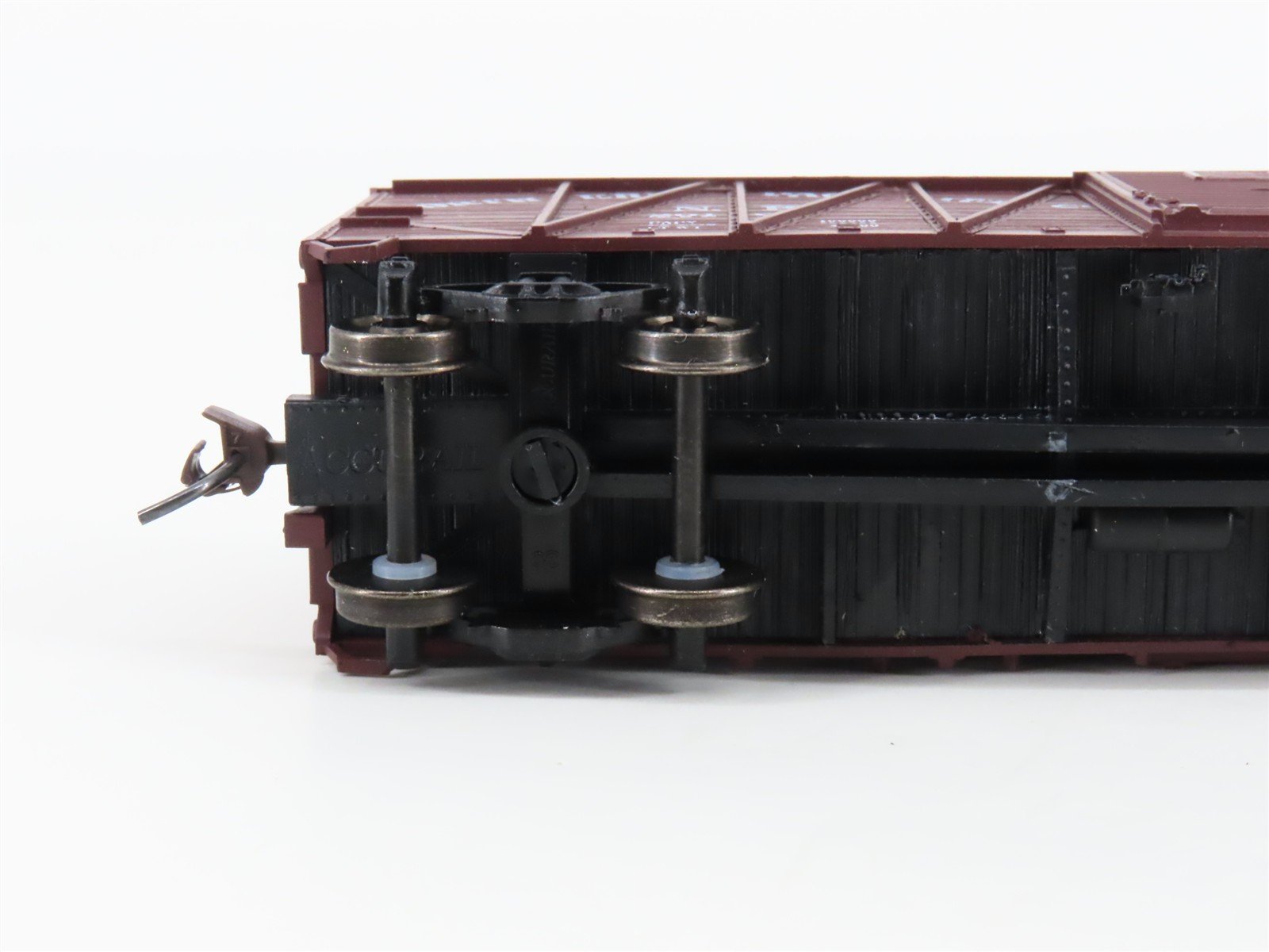 HO Scale Accurail 4403 NP Northern Pacific 40' OB Wood Box Car #20101 - Upgraded