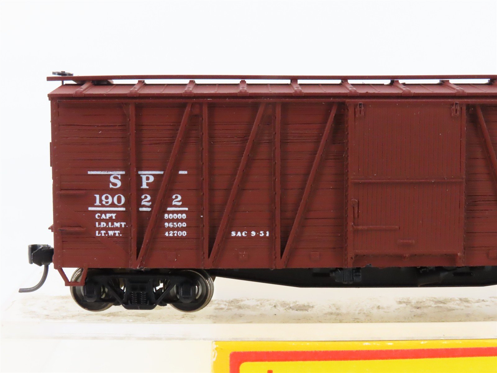 HO Scale Accurail 4201 SP Southern Pacific 40' OB Wood Box Car #19022 - Upgraded