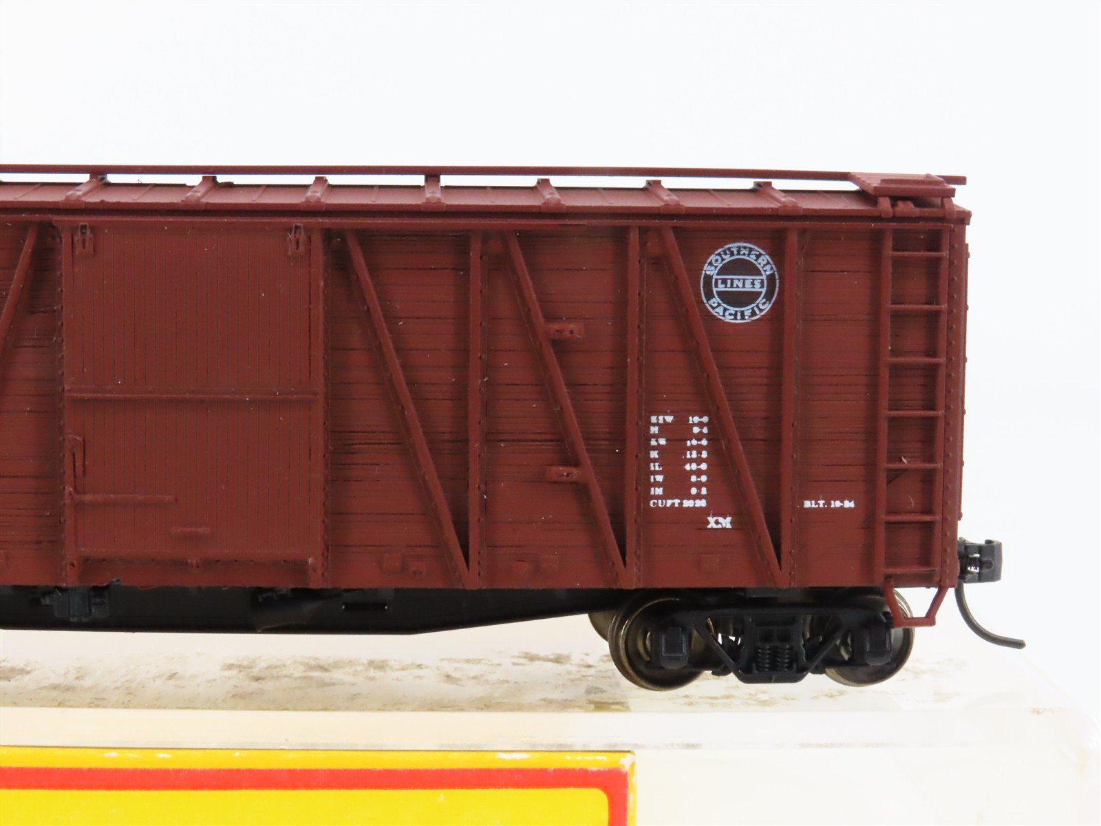 HO Scale Accurail 4201 SP Southern Pacific 40' OB Wood Box Car #19022 - Upgraded