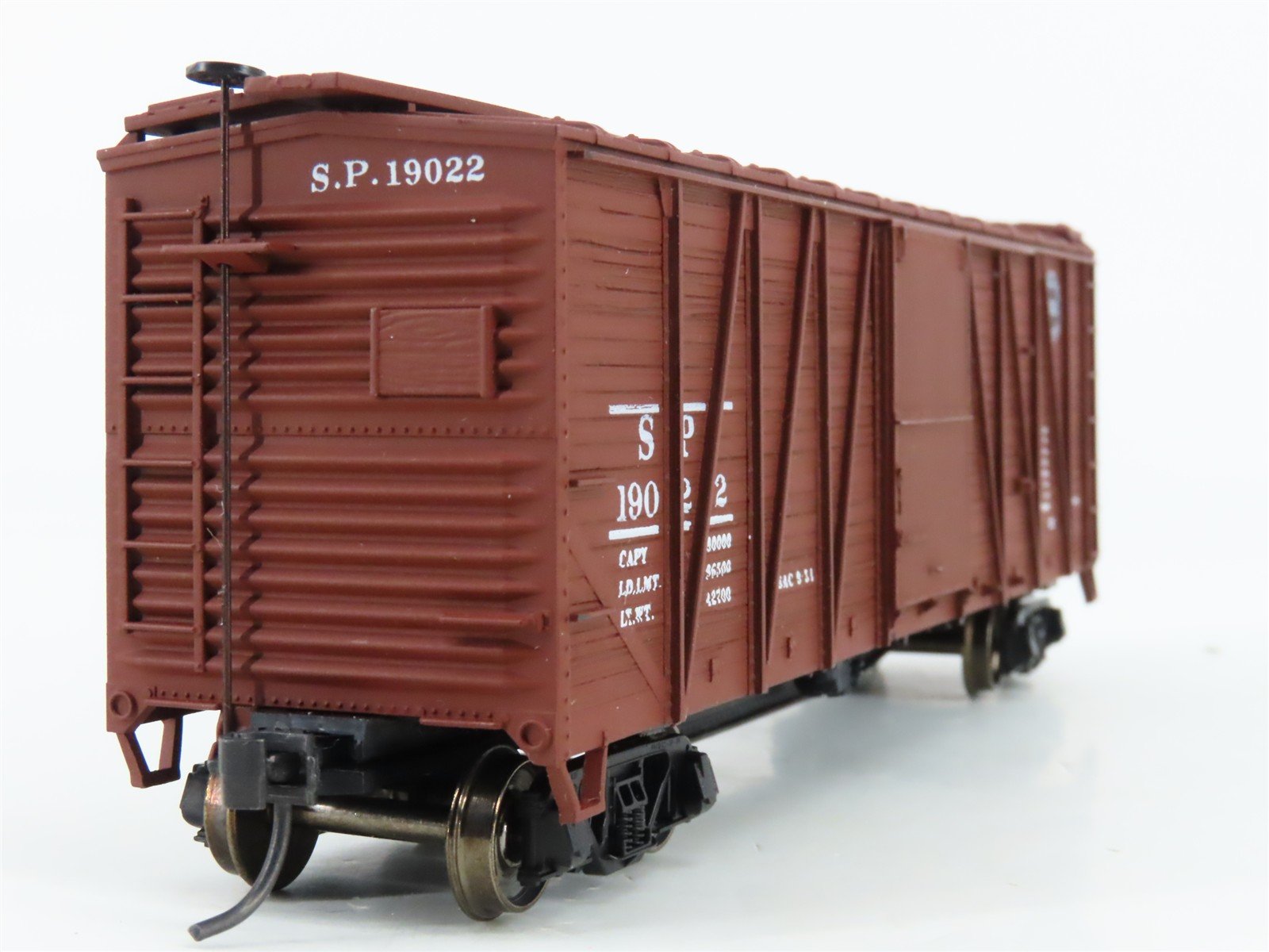 HO Scale Accurail 4201 SP Southern Pacific 40' OB Wood Box Car #19022 - Upgraded