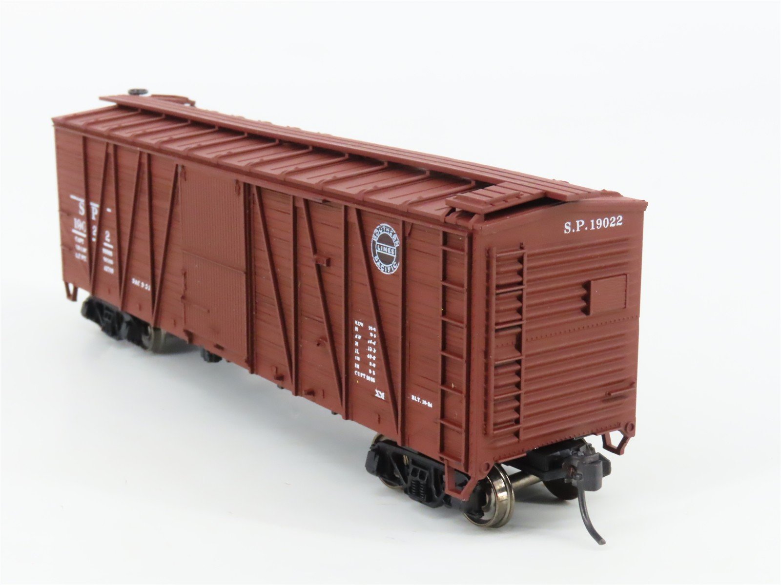 HO Scale Accurail 4201 SP Southern Pacific 40' OB Wood Box Car #19022 - Upgraded