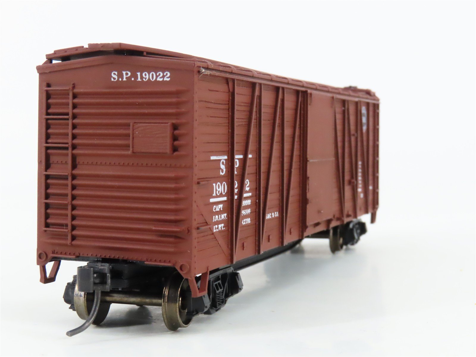 HO Scale Accurail 4201 SP Southern Pacific 40' OB Wood Box Car #19022 - Upgraded