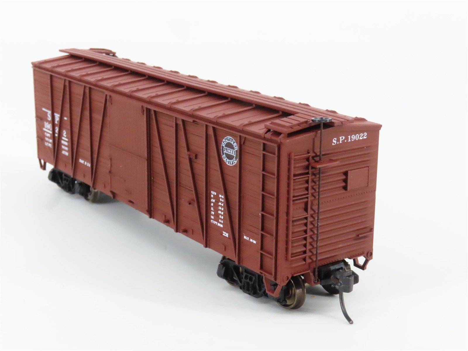 HO Scale Accurail 4201 SP Southern Pacific 40' OB Wood Box Car #19022 - Upgraded