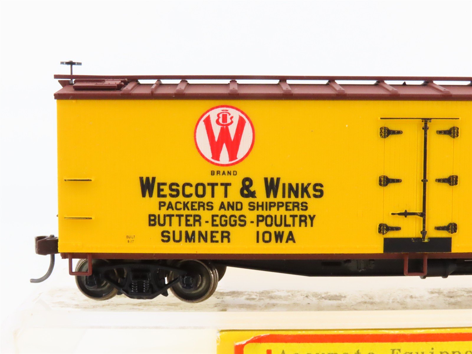HO Scale Accurail 1559 URTC Westcott & Winks 40' Wood Reefer #10700 - Upgraded