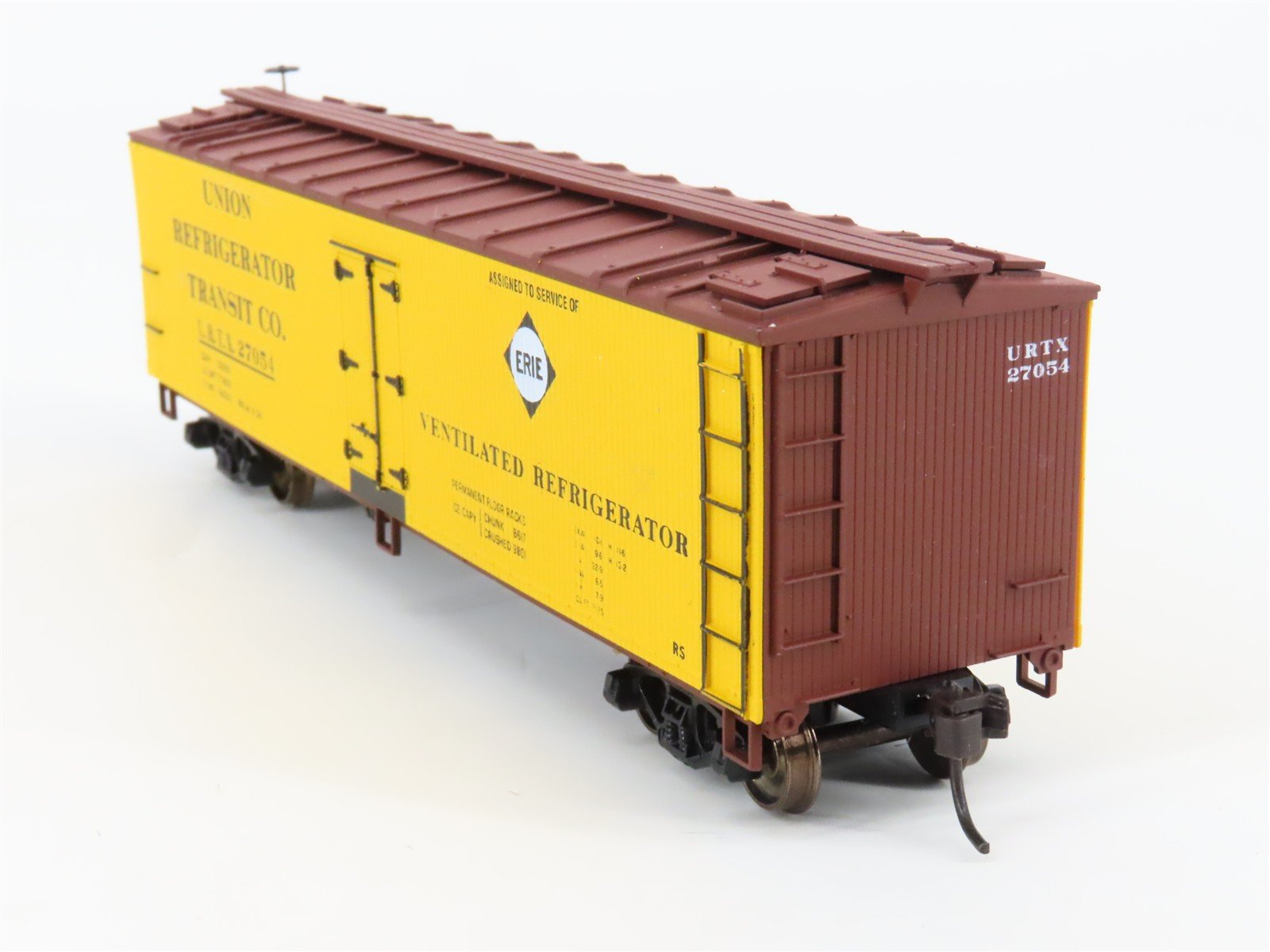 HO Scale Accurail 4813 URTX Union / ERIE 40' Wood Reefer #27054 - Upgraded