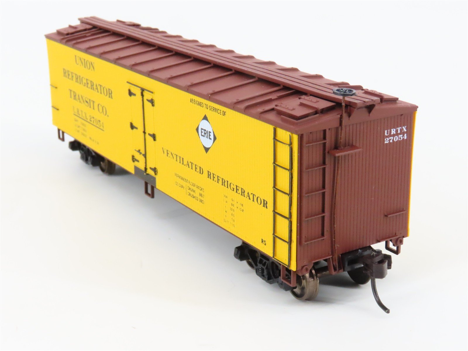 HO Scale Accurail 4813 URTX Union / ERIE 40' Wood Reefer #27054 - Upgraded