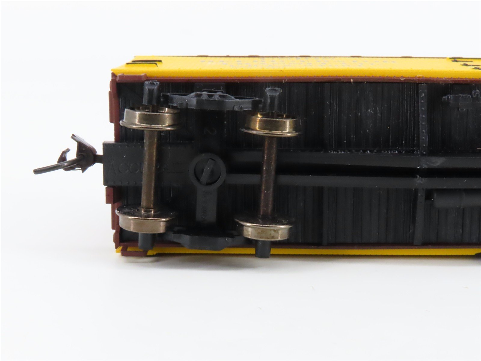 HO Scale Accurail 4813 URTX Union / ERIE 40' Wood Reefer #27054 - Upgraded