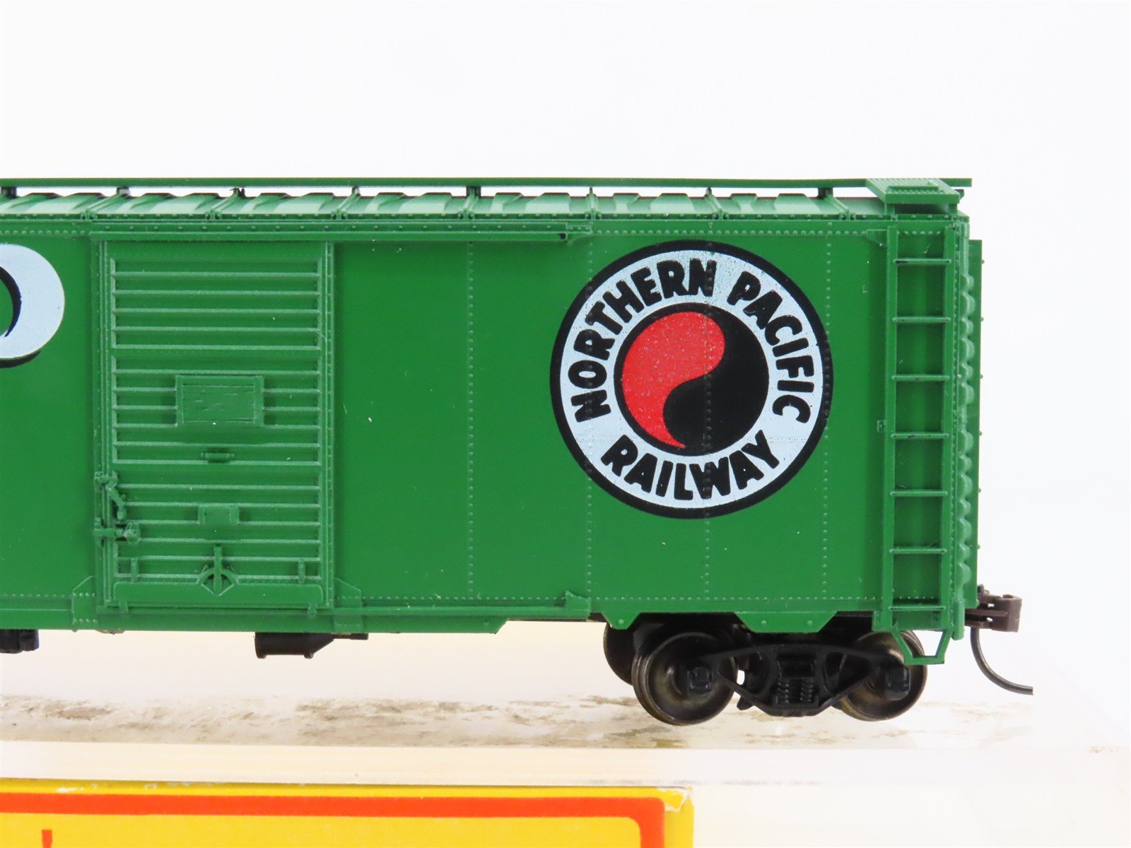 HO Accurail 3203 NP Northern Pacific 40' AAR Steel Box Car #46141 - Upgraded