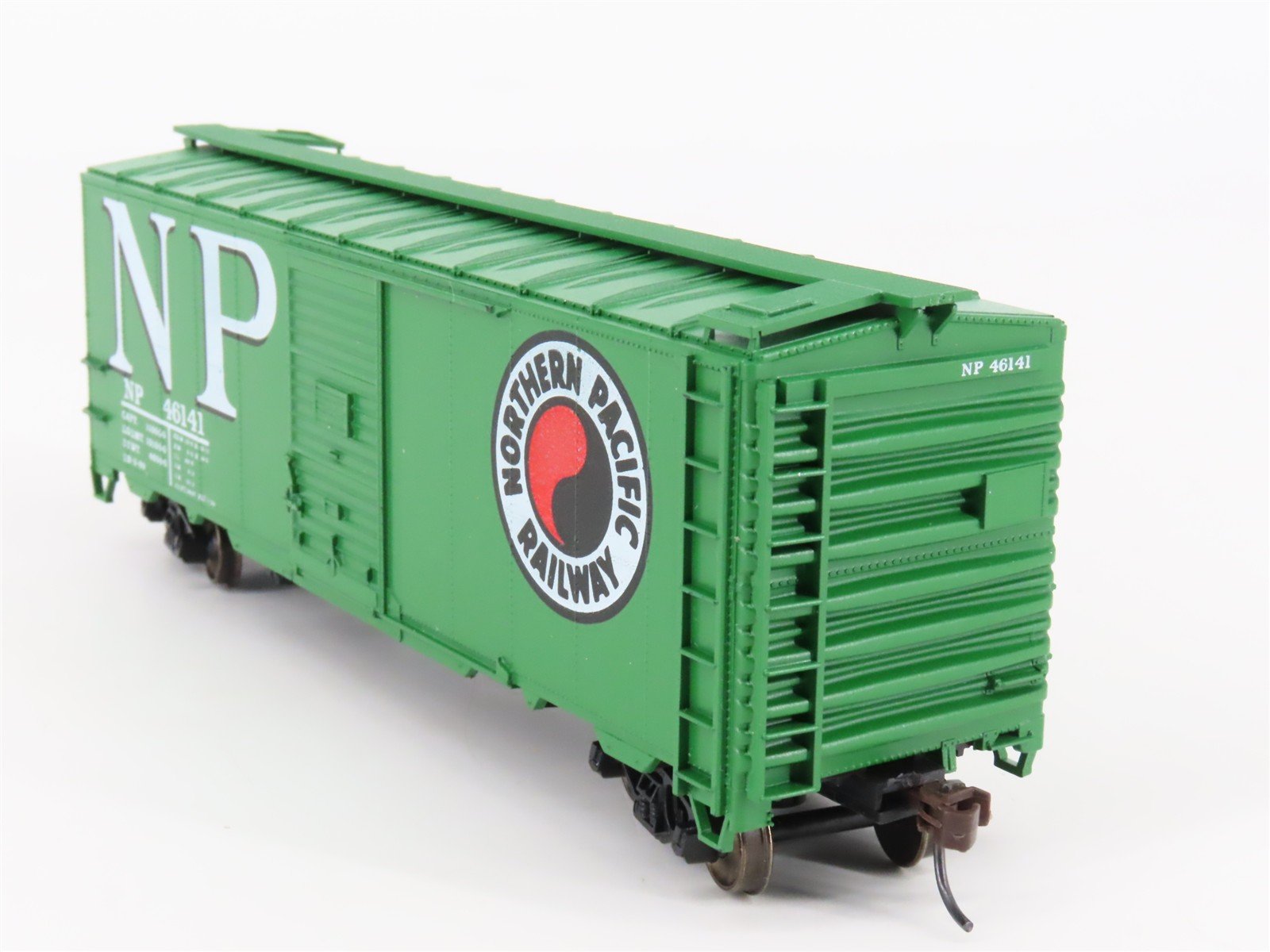 HO Accurail 3203 NP Northern Pacific 40' AAR Steel Box Car #46141 - Upgraded