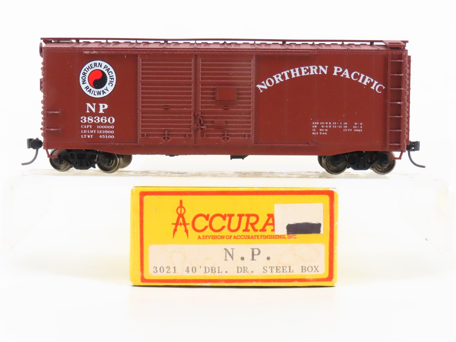 HO Accurail 3021 NP Northern Pacific 40' Double Door Box Car #38360 - Upgraded