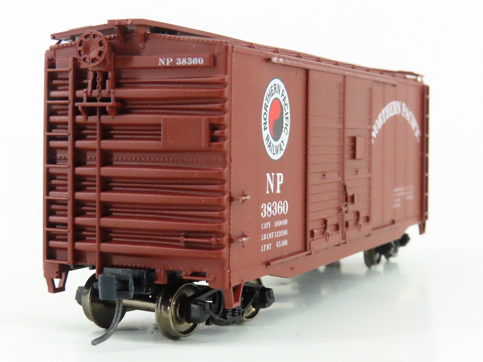 HO Accurail 3021 NP Northern Pacific 40' Double Door Box Car #38360 - Upgraded