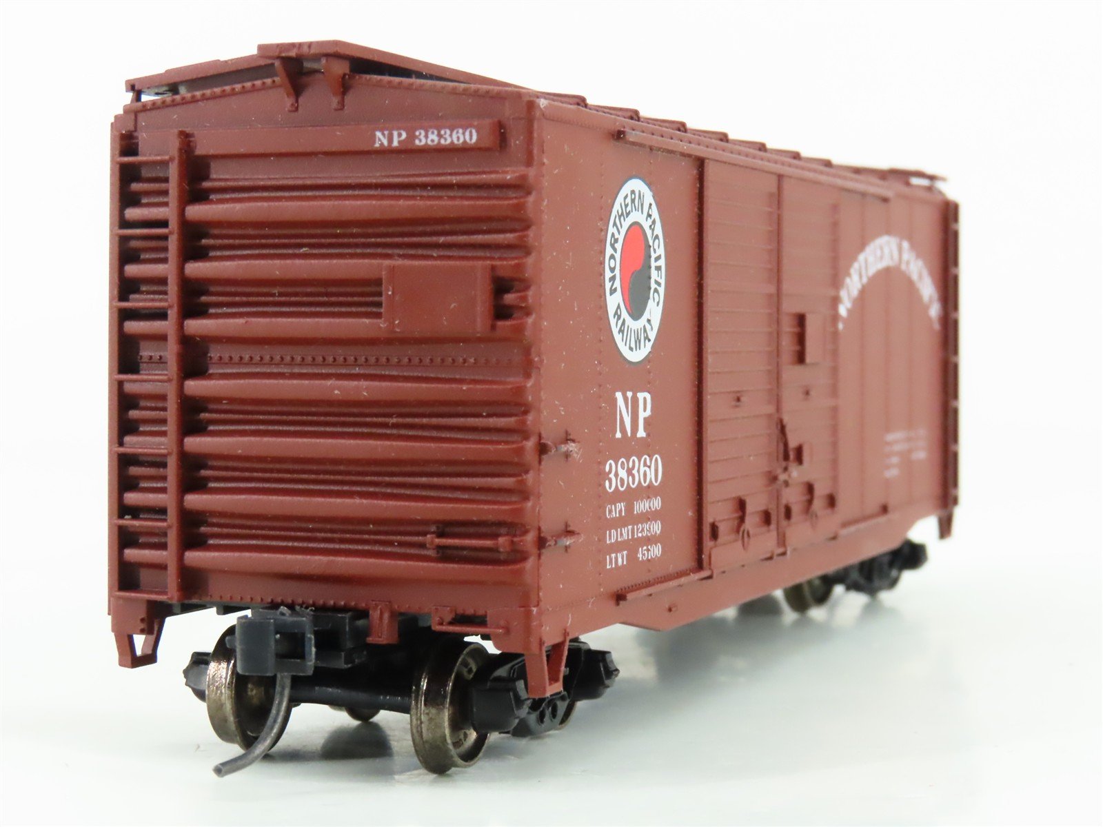 HO Accurail 3021 NP Northern Pacific 40' Double Door Box Car #38360 - Upgraded
