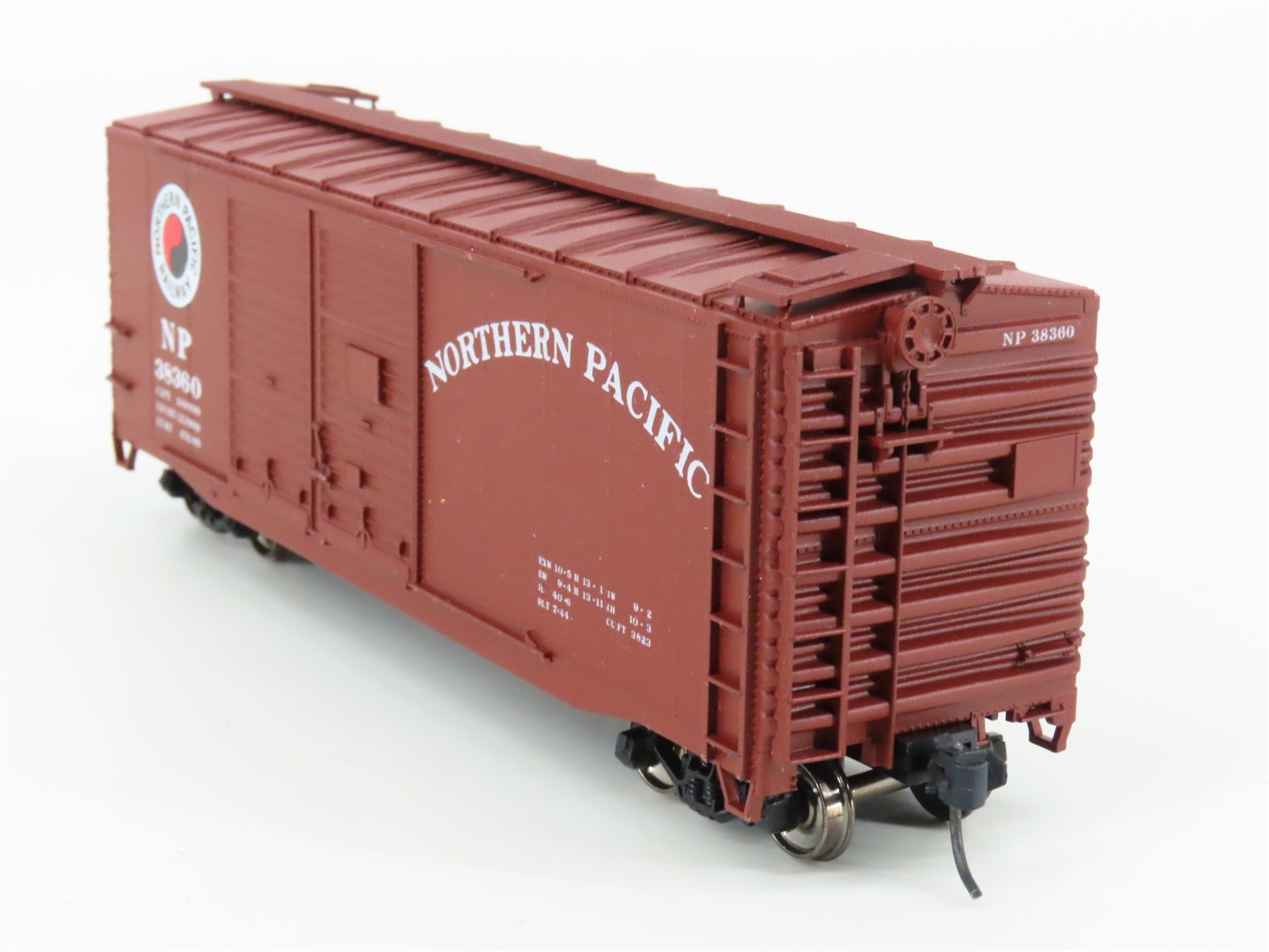 HO Accurail 3021 NP Northern Pacific 40' Double Door Box Car #38360 - Upgraded