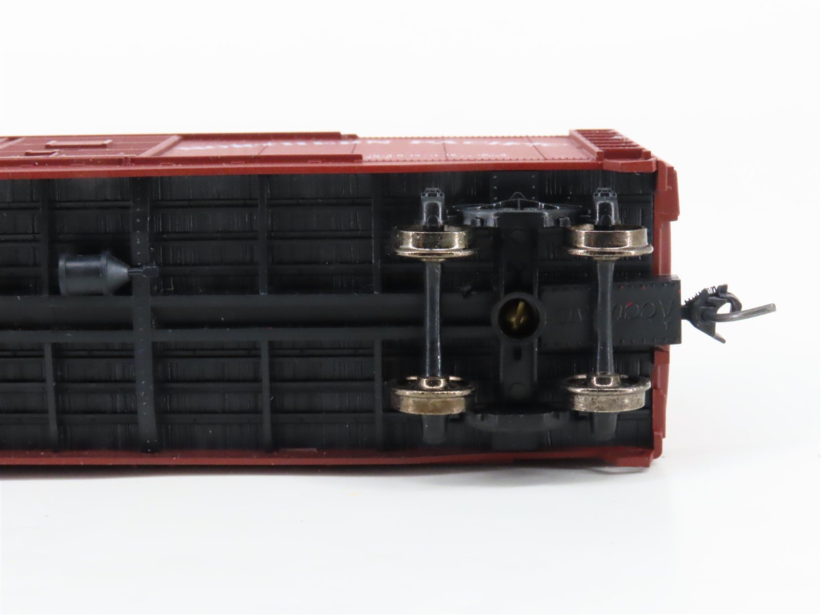 HO Accurail 3021 NP Northern Pacific 40' Double Door Box Car #38360 - Upgraded