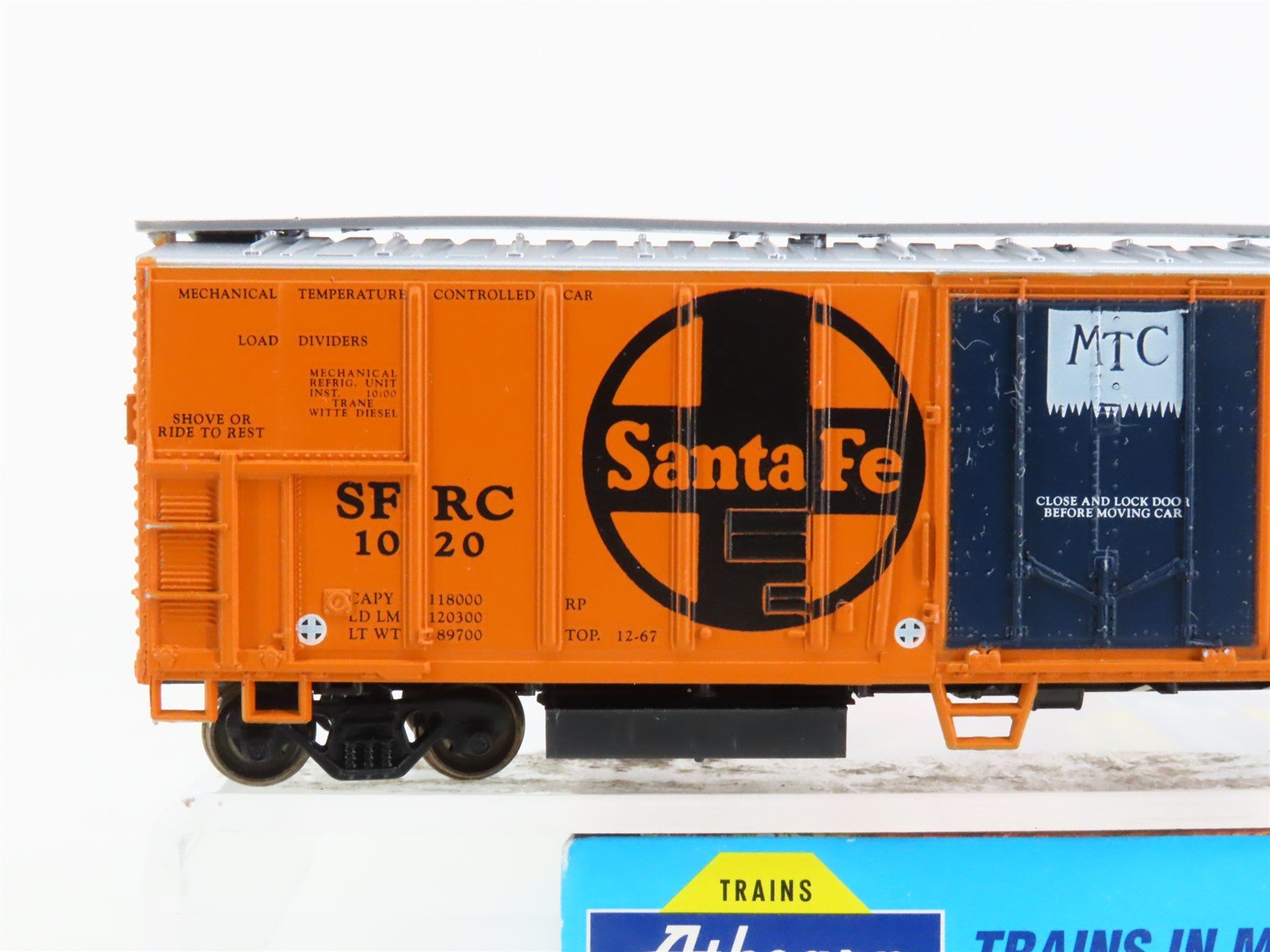 HO Scale Athearn 1637 SFRC ATSF Santa Fe 50' Mech Reefer #1020 - Upgraded