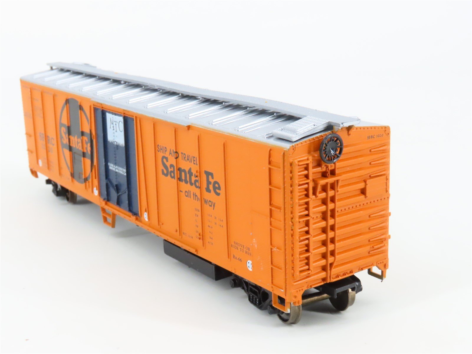 HO Scale Athearn 1637 SFRC ATSF Santa Fe 50' Mech Reefer #1020 - Upgraded