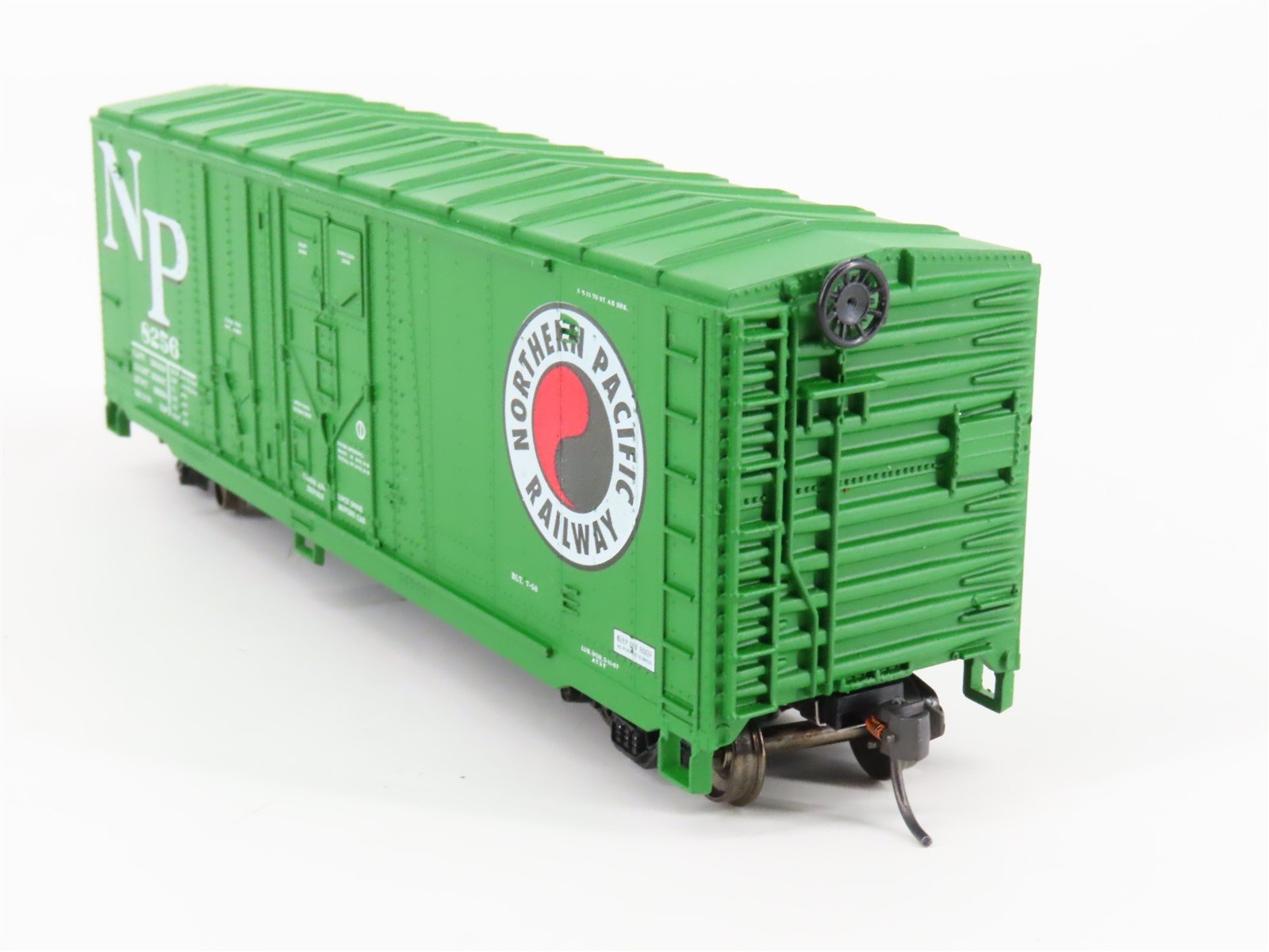 HO Scale Athearn 2093 NP Northern Pacific 40' Grain Box Car #8256 - Upgraded