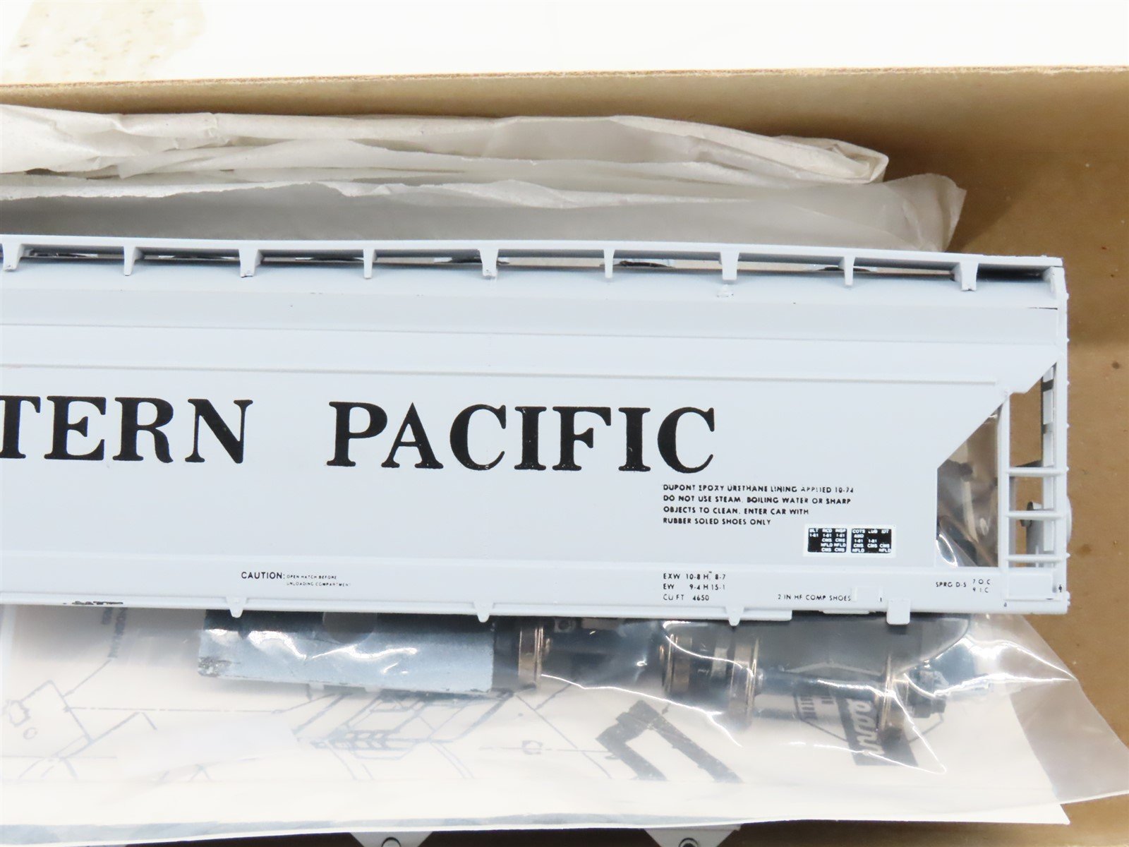 HO Athearn Bev-Bel Kit 2323 WP Western Pacific 4-Bay Covered Hopper #11905