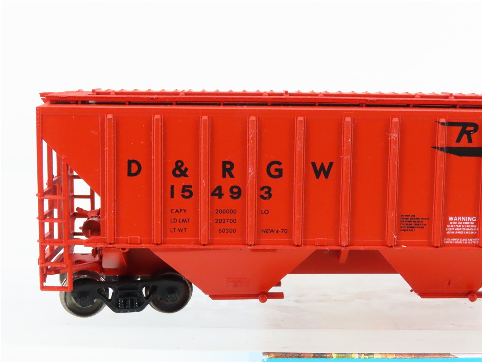 HO Athearn/Rail Runner 238 D&RGW Rio Grande 3-Bay Covered Hopper #15493 Upgraded