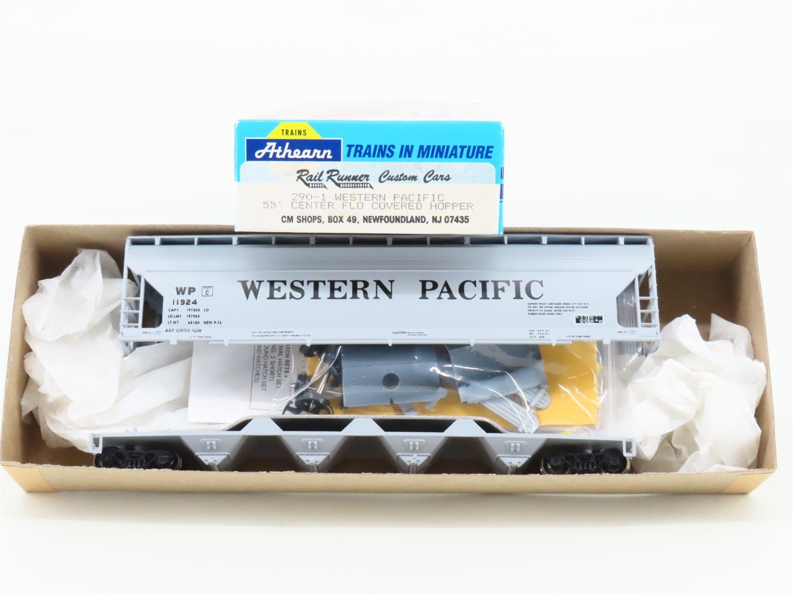 HO Scale Athearn/Rail Runner Kit 290-1 WP 4-Bay Covered Hopper #11924 - Upgraded
