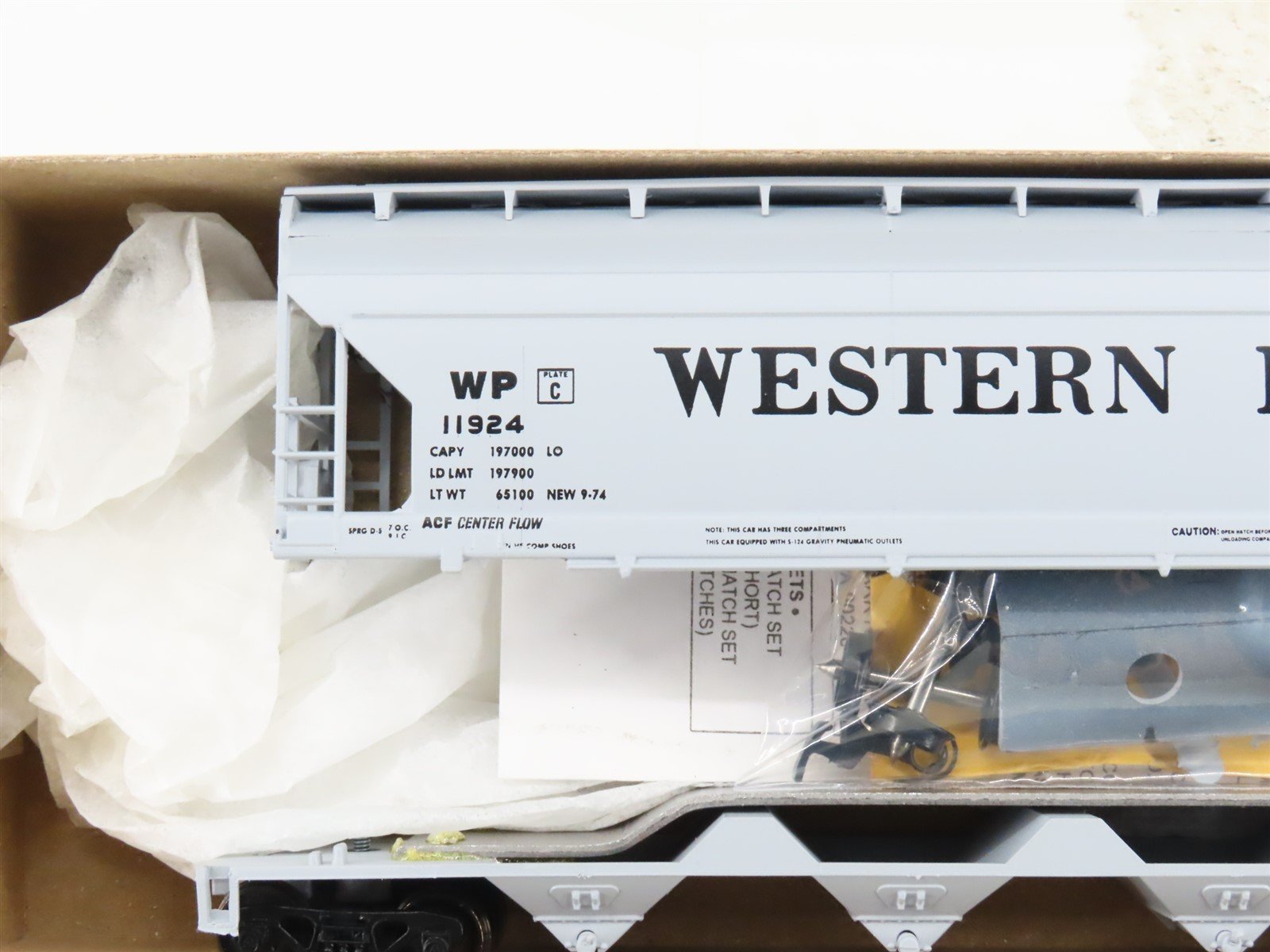 HO Scale Athearn/Rail Runner Kit 290-1 WP 4-Bay Covered Hopper #11924 - Upgraded